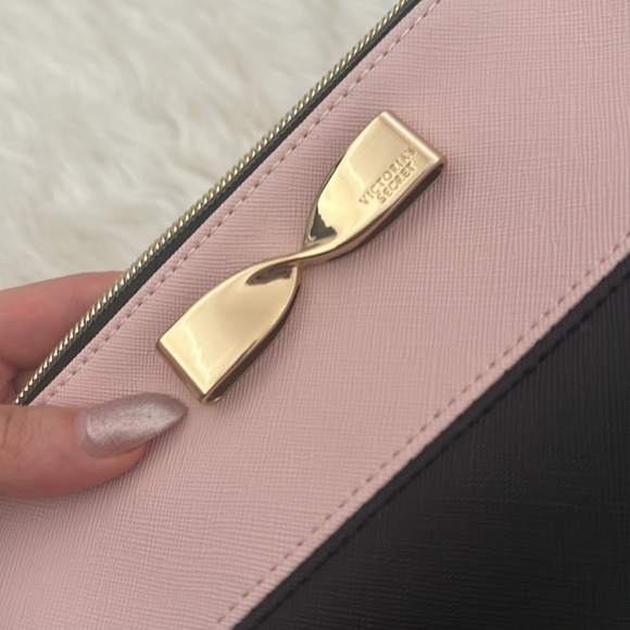 NWOT TAGS VICTORIA’S SECRET WRISTLET - Picture 4 of 4